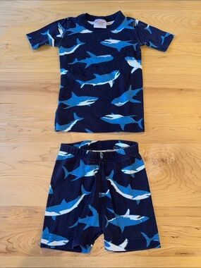 Hanna Andersson Short Pajamas in size 4 Blue Sharks 💙